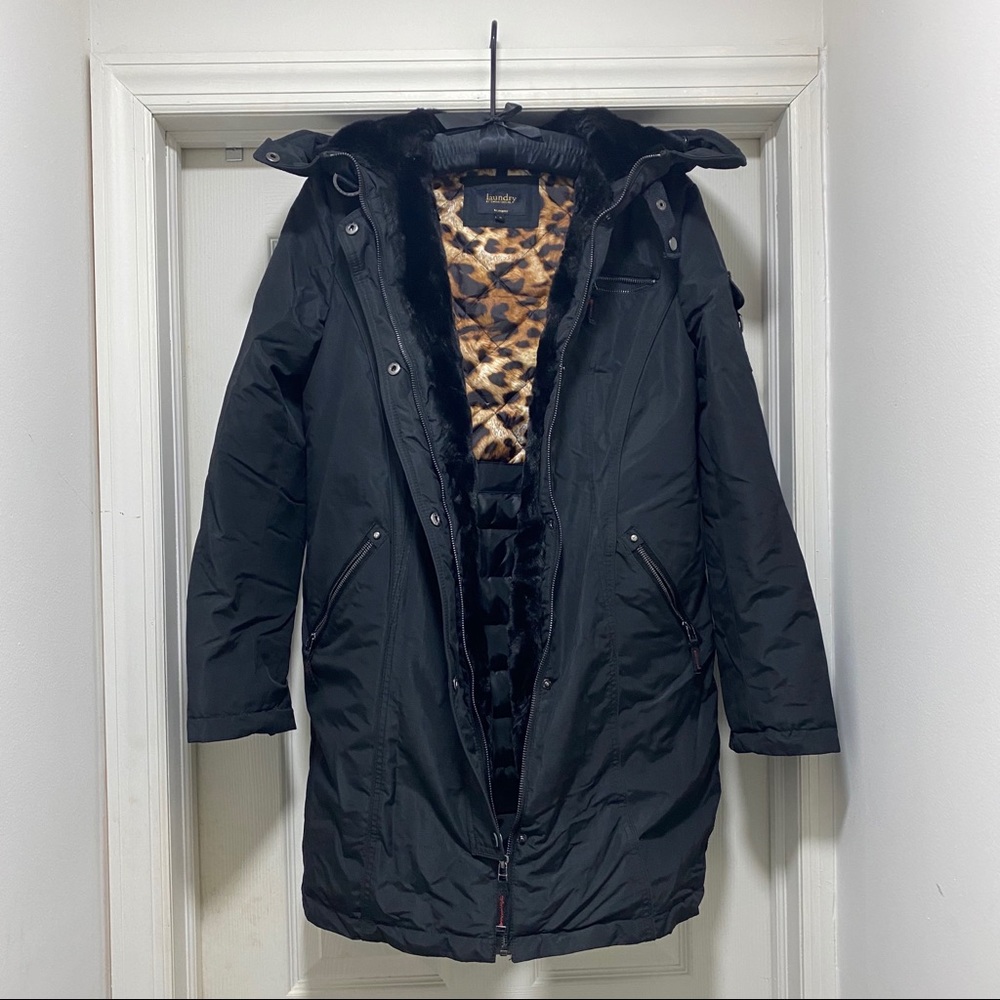 Winter Down coat. Brand: LAUNDRY BY SHELLI SEGAL